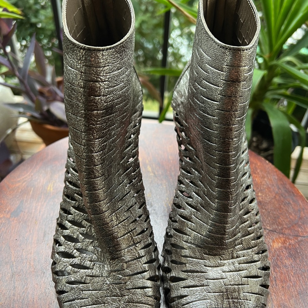 STRATEGIA Metallic Woven Ankle Boots